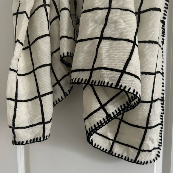 White and black stripe scarf- blanket style scarf - Picture 3 of 4